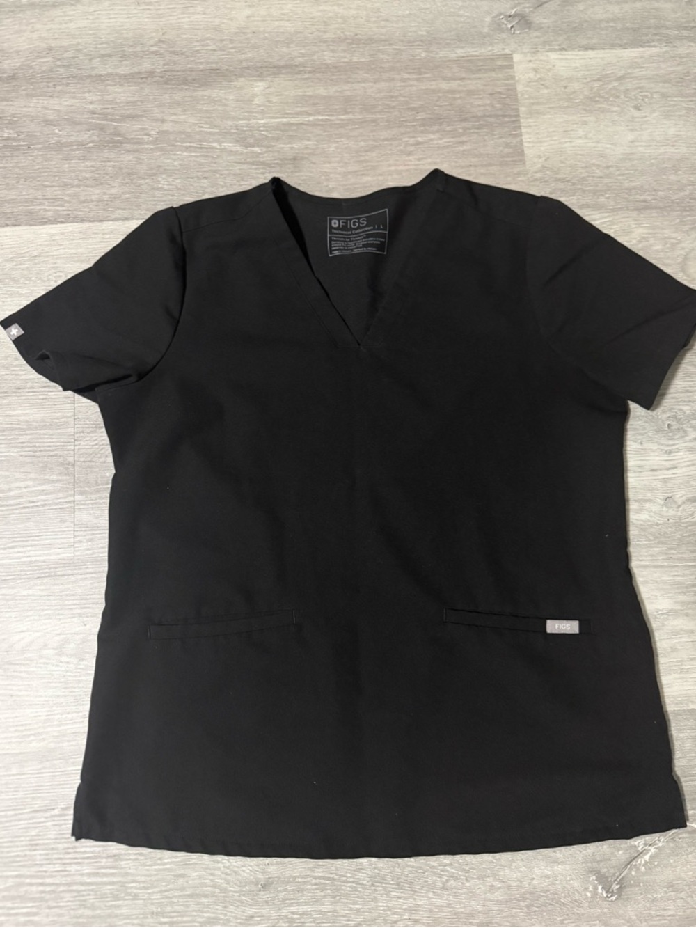 Black Figs Casma 3 Pocket Top